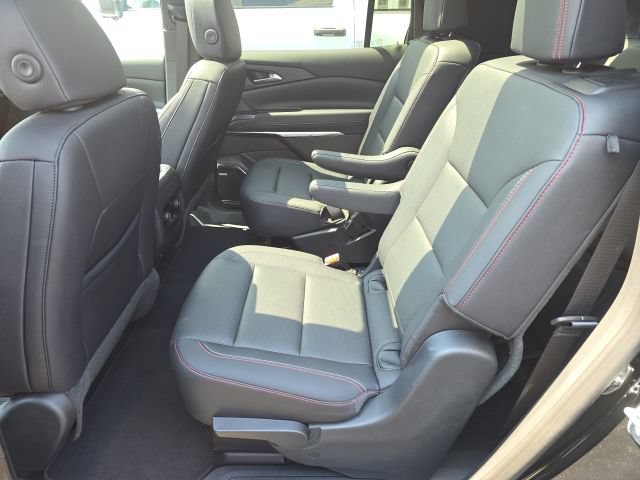 Used 2025 Chevrolet Traverse Z71 w/ Enhanced Driving Package AWD/4WD image 9