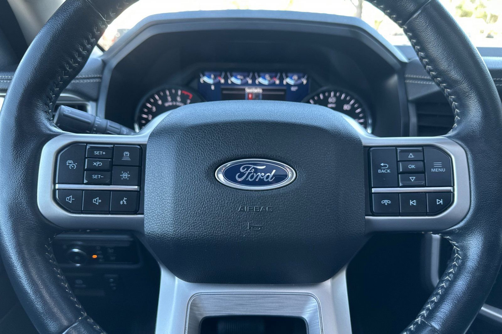 Used 2023 Ford Expedition XLT image 25