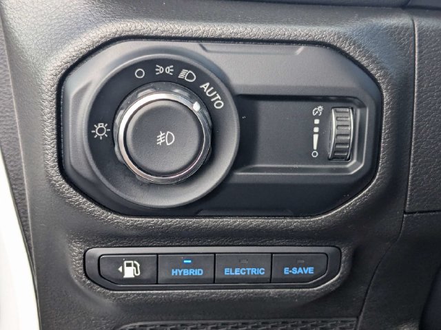 Used 2023 Jeep Wrangler Unlimited Sahara AWD/4WD image 25