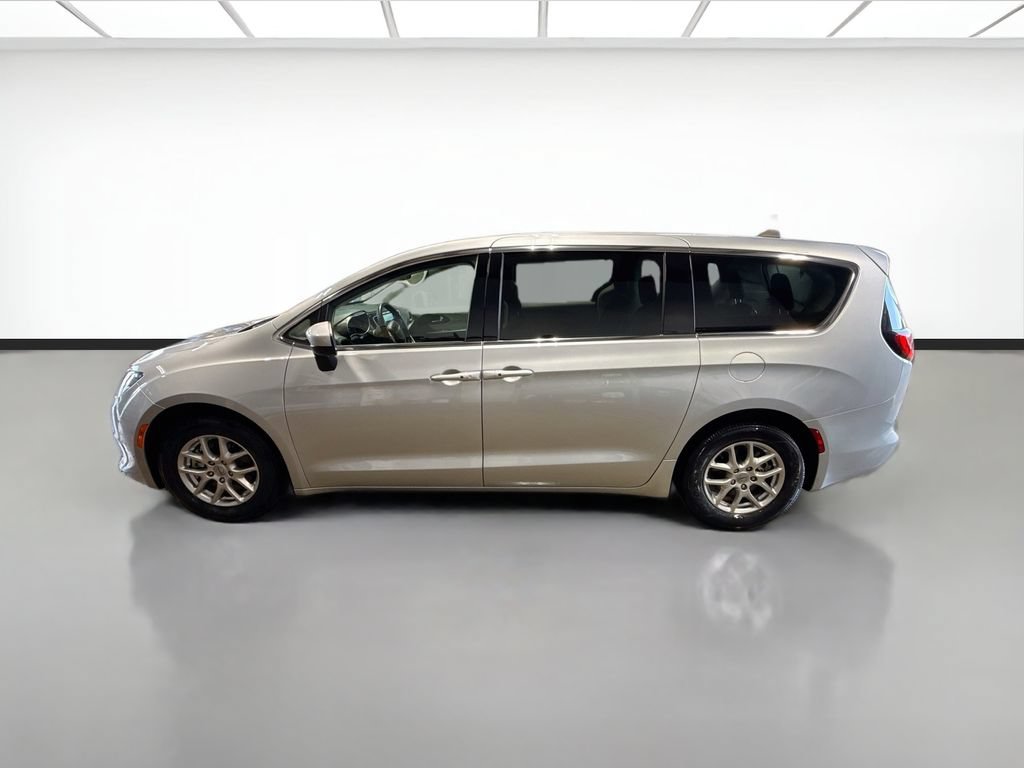 Used 2023 Chrysler Voyager LX FWD image 8