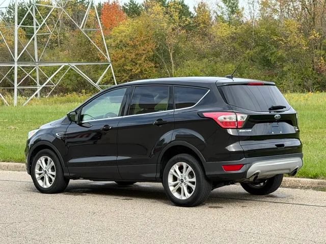 Used 2017 Ford Escape SE w/ SE Cold Weather Package AWD/4WD image 10
