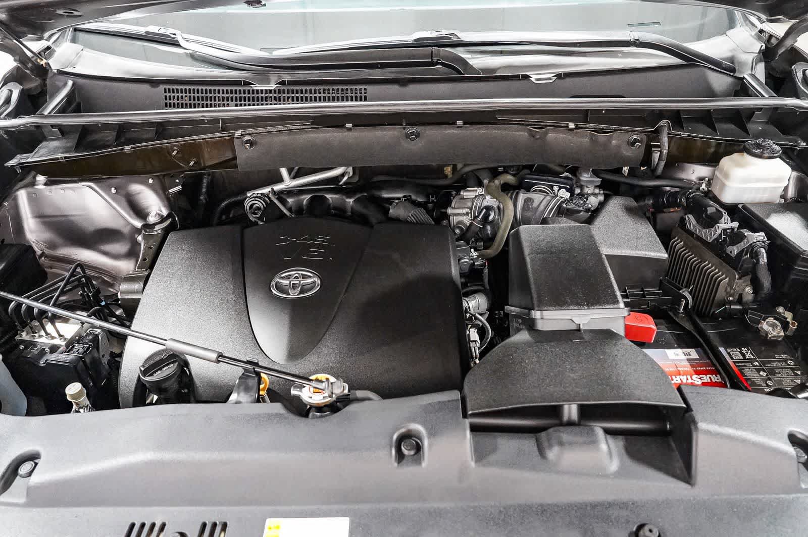 Certified 2019 Toyota Highlander XLE w/ Carpet Mat Package (TMS) FWD image 29