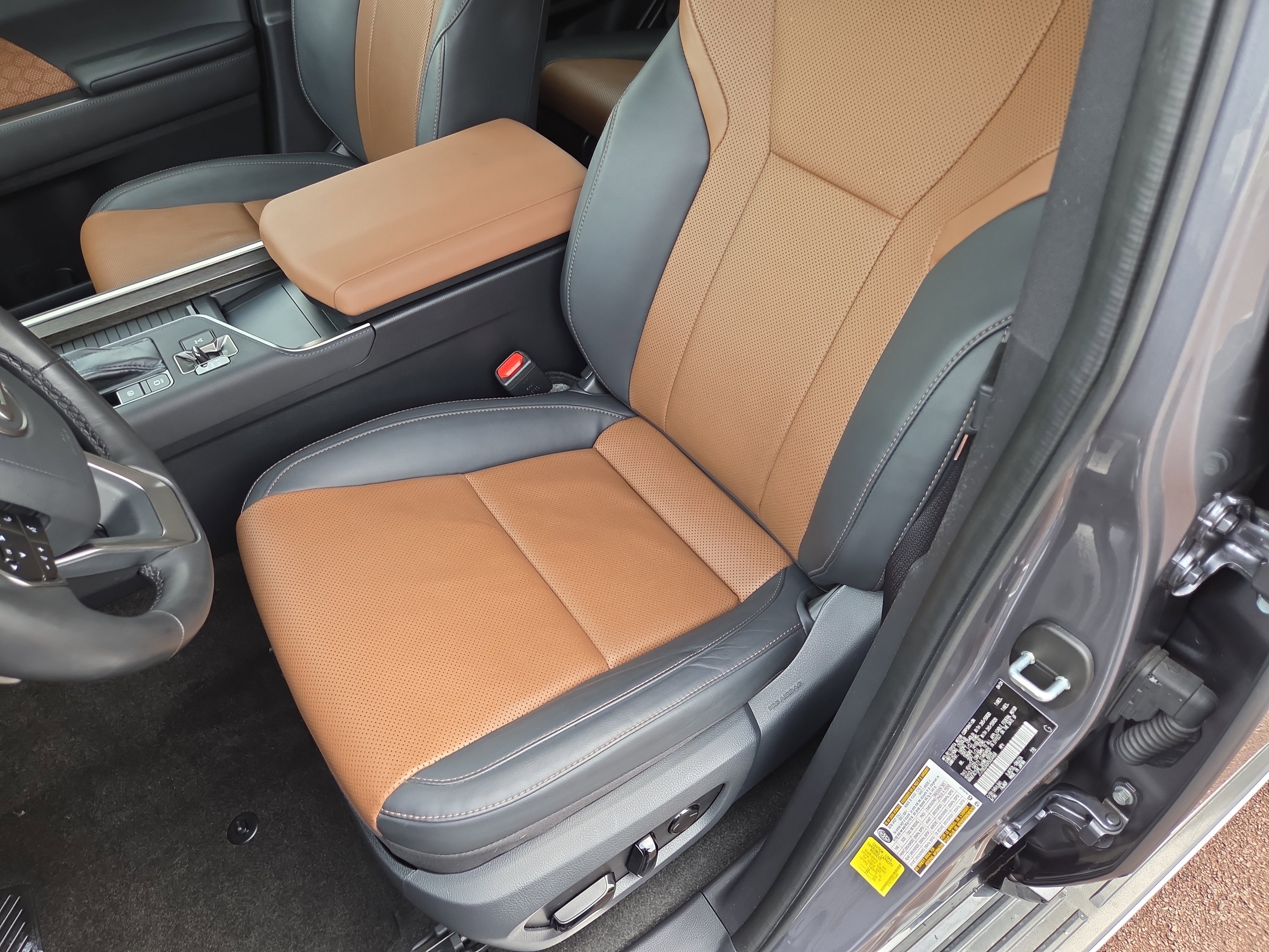 Used 2024 Lexus GX 550 w/ Accessory Package (2T) AWD/4WD image 13