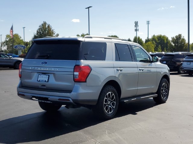 Used 2024 Ford Expedition XLT AWD/4WD image 3