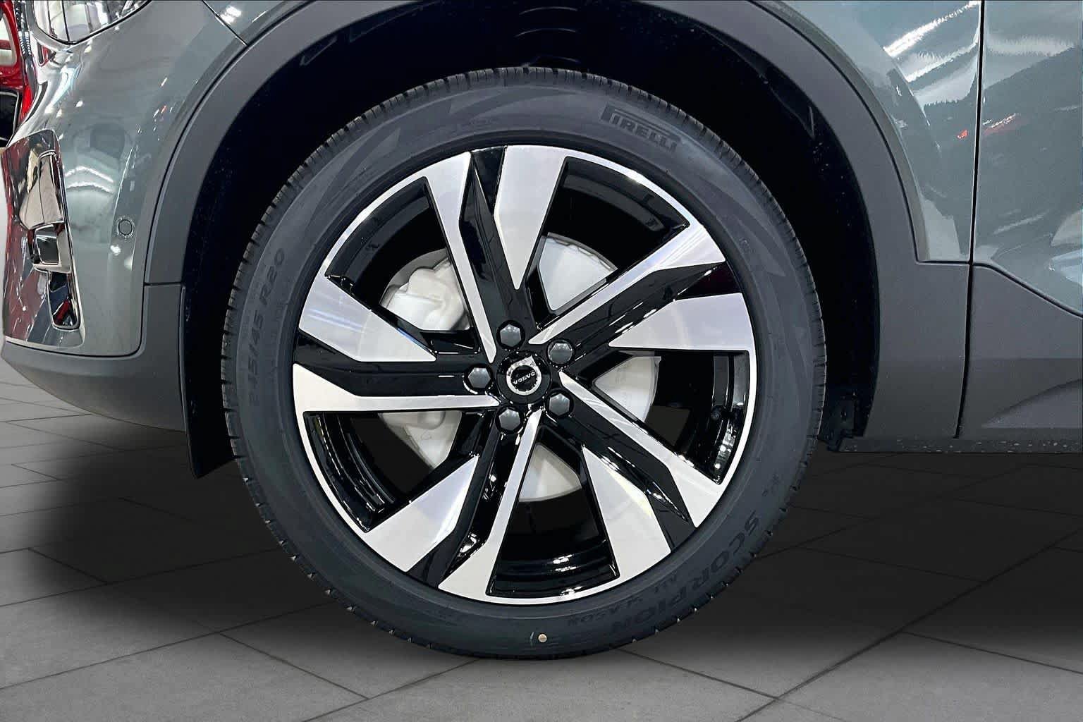 New 2026 Volvo XC40 B5 Ultra w/ Protection Package Premier AWD/4WD image 16