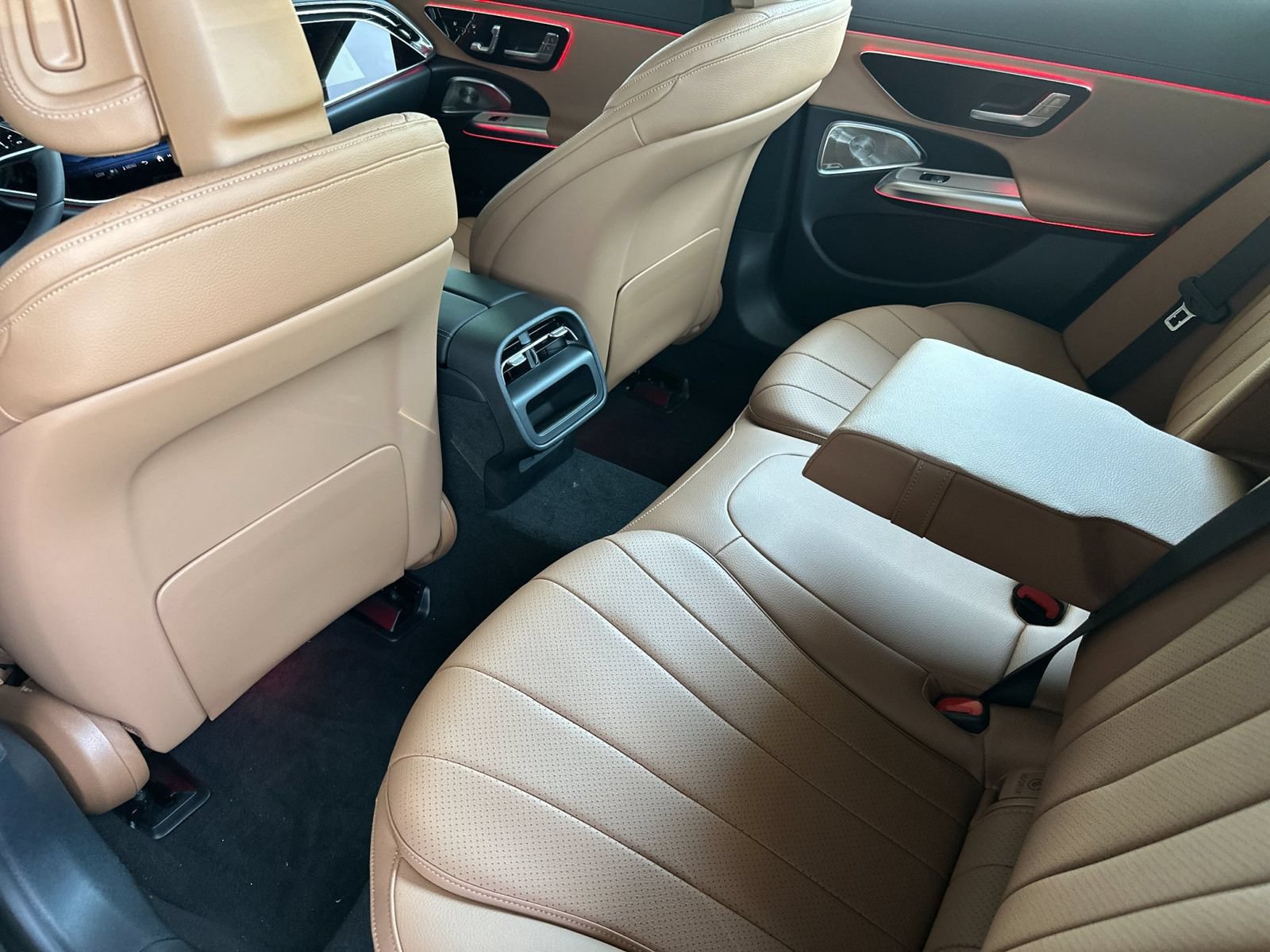 Used 2025 Mercedes-Benz E 350 Sedan image 12