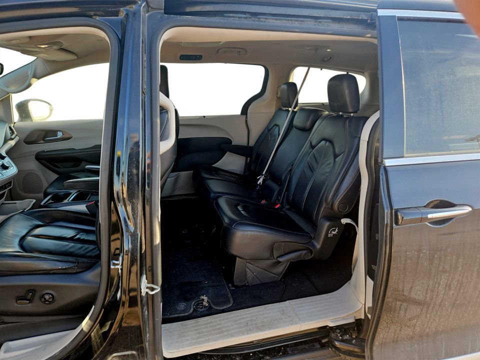 Used 2017 Chrysler Pacifica Touring-L image 28