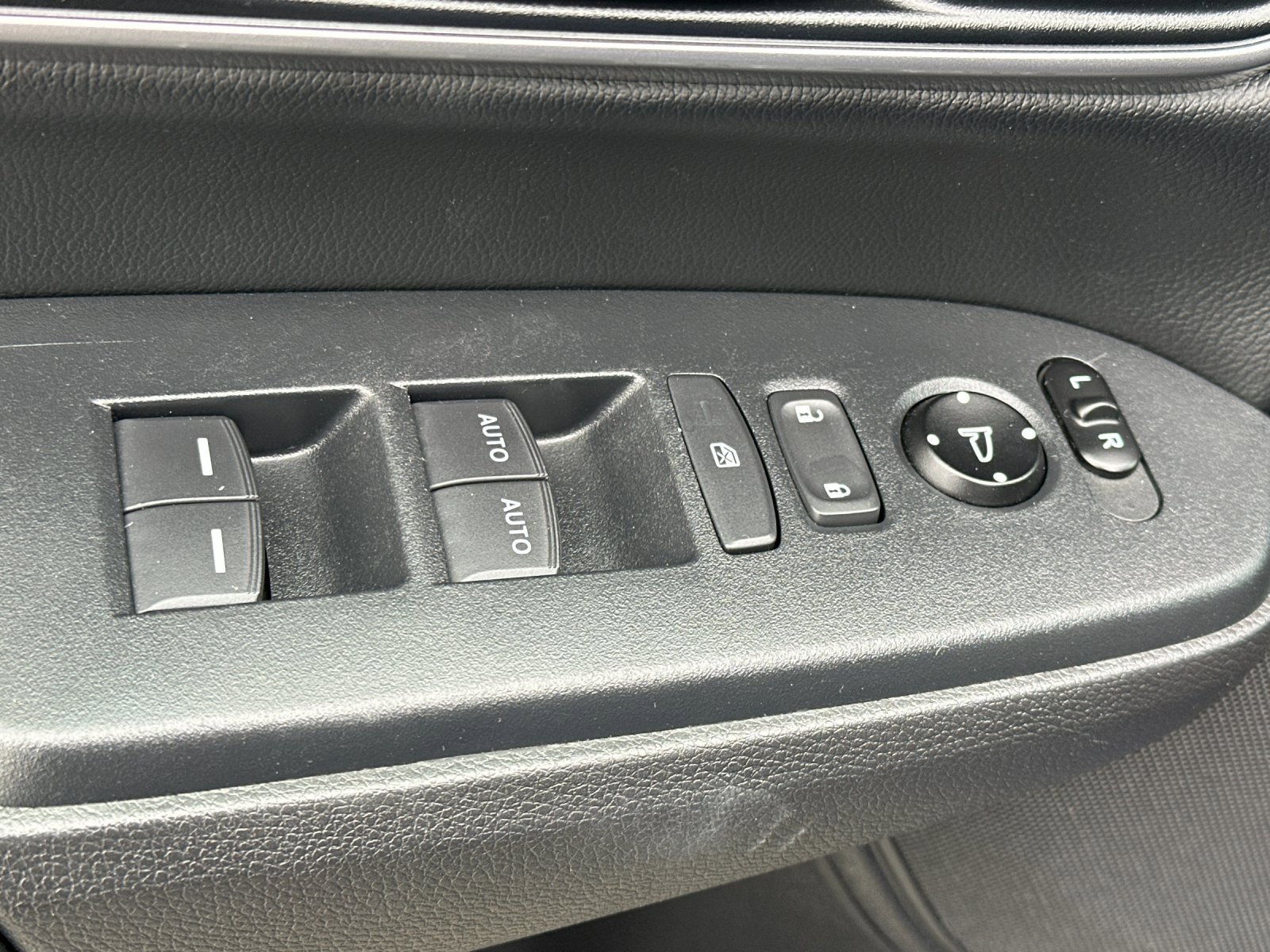 Used 2020 Honda CR-V Touring image 12