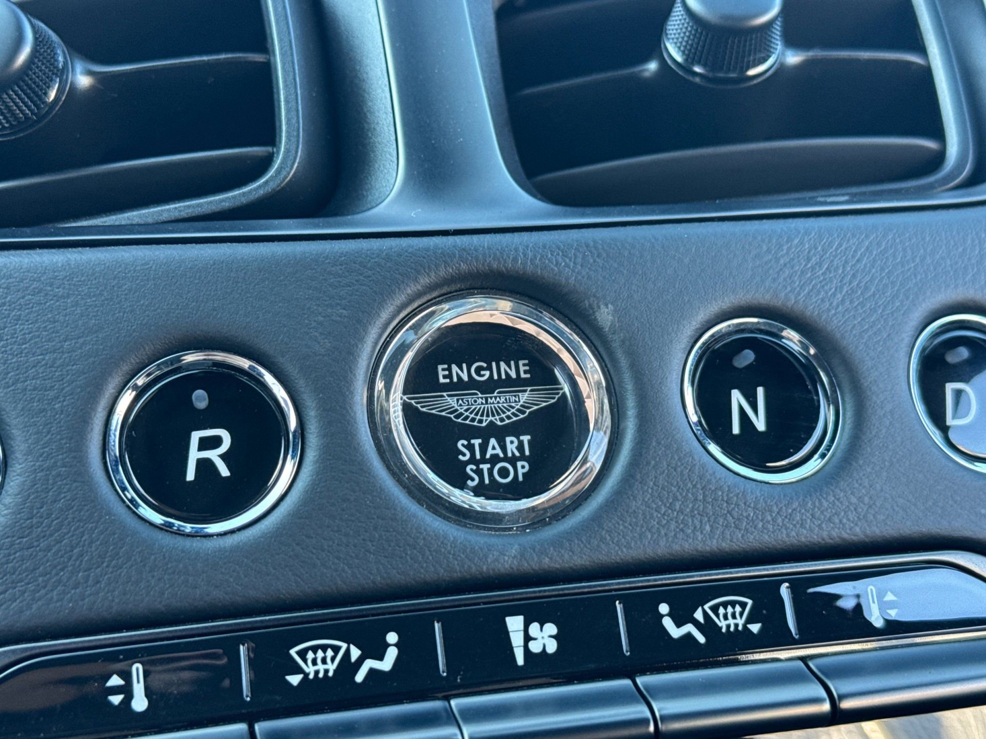 Used 2020 Aston Martin DBS Superleggera Volante image 22