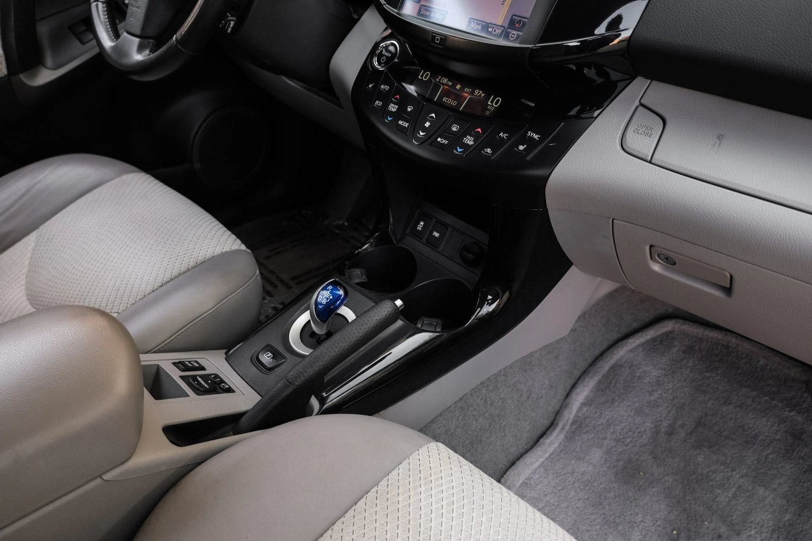 Used 2014 Toyota RAV4 EV FWD image 21