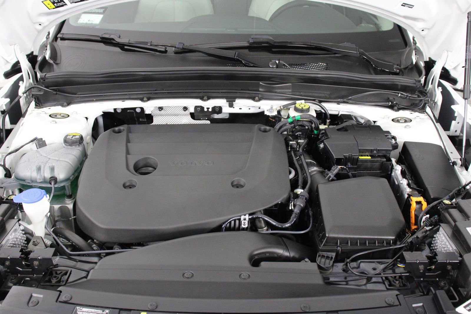 Certified 2026 Volvo XC40 B5 Plus w/ Protection Package Premier image 24