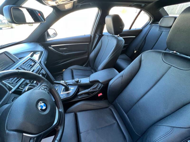 Used 2018 BMW 330i Sedan RWD image 18