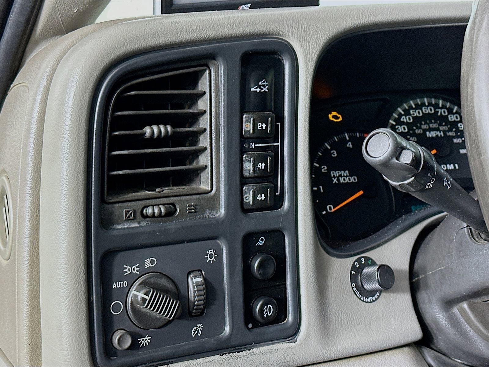 Used 2006 Chevrolet Silverado 2500 LT w/ Heavy-Duty Power Package image 11