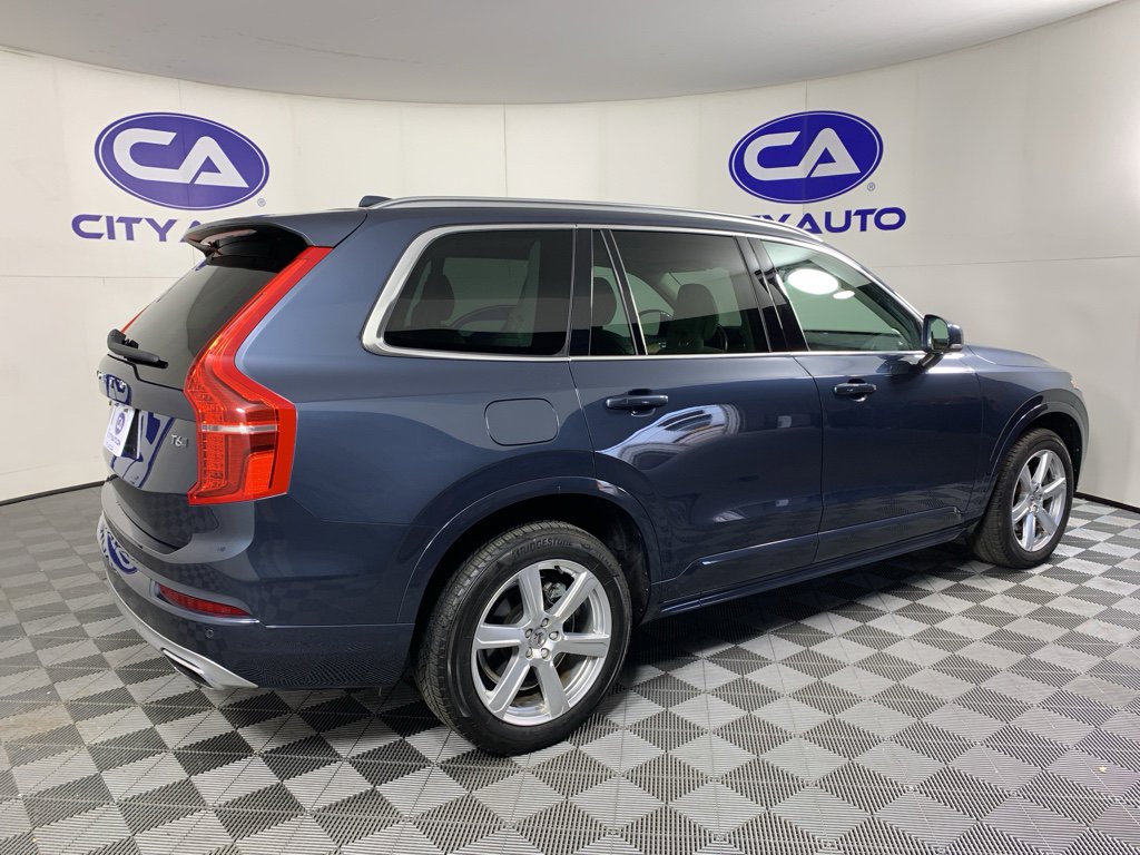 Used 2021 Volvo XC90 T6 Momentum image 3