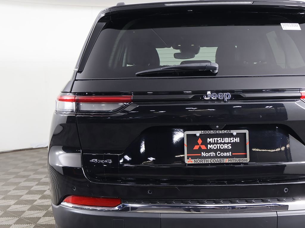 Used 2023 Jeep Grand Cherokee Limited image 17