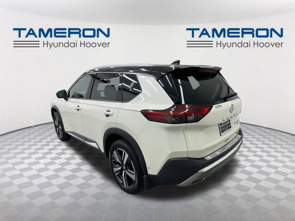 Used 2021 Nissan Rogue Platinum image 3