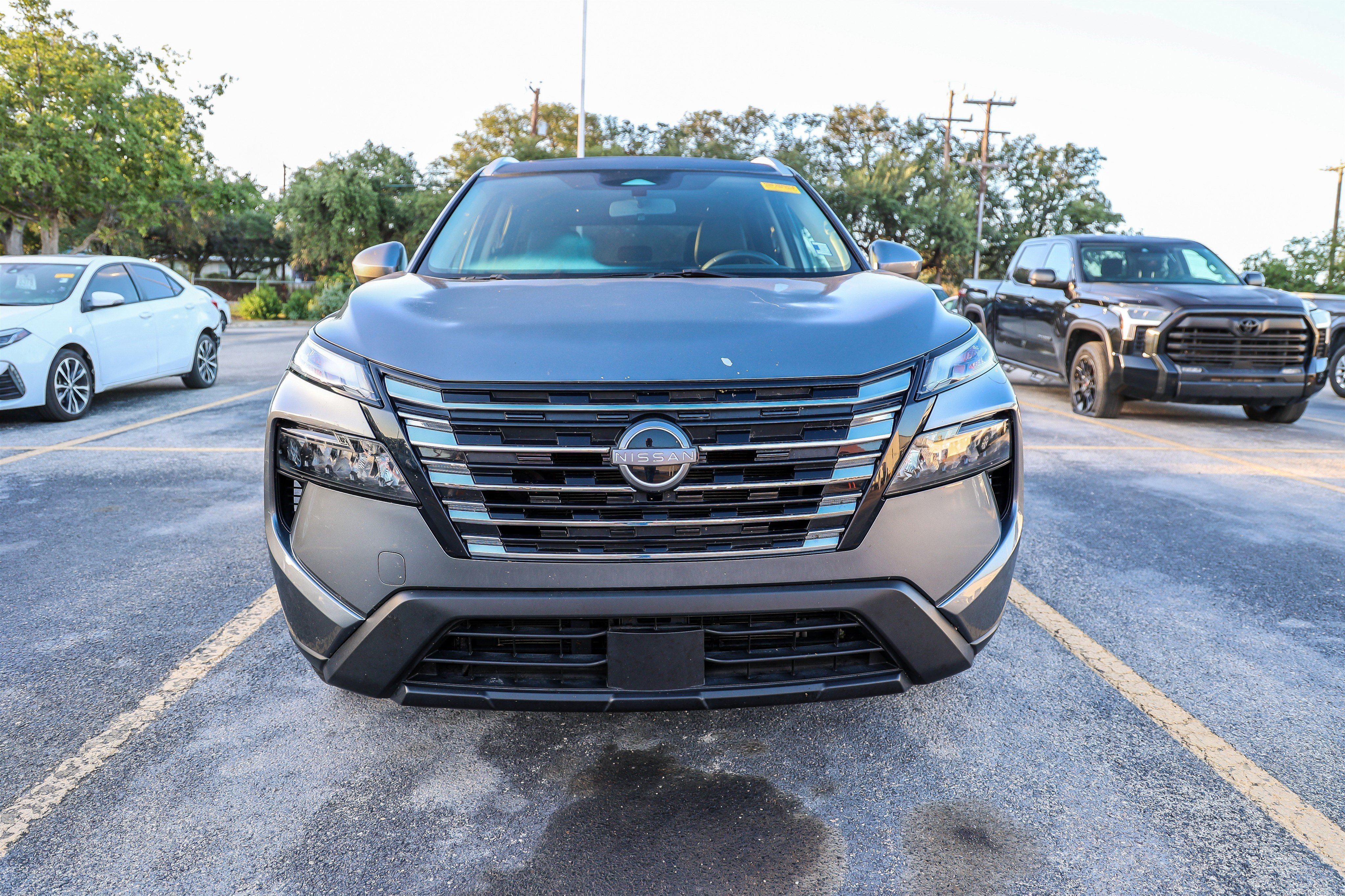 Used 2024 Nissan Rogue SV w/ SV Premium Package FWD image 4