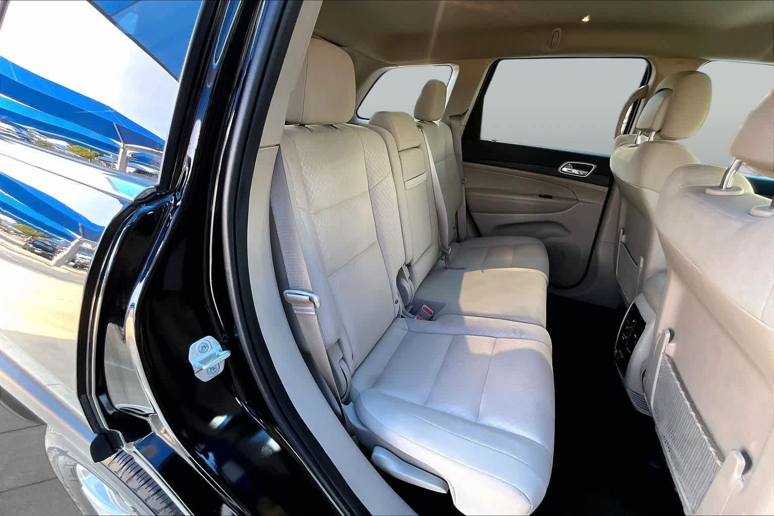 Used 2022 Jeep Grand Cherokee Laredo E w/ Security & Convenience Group AWD/4WD image 19