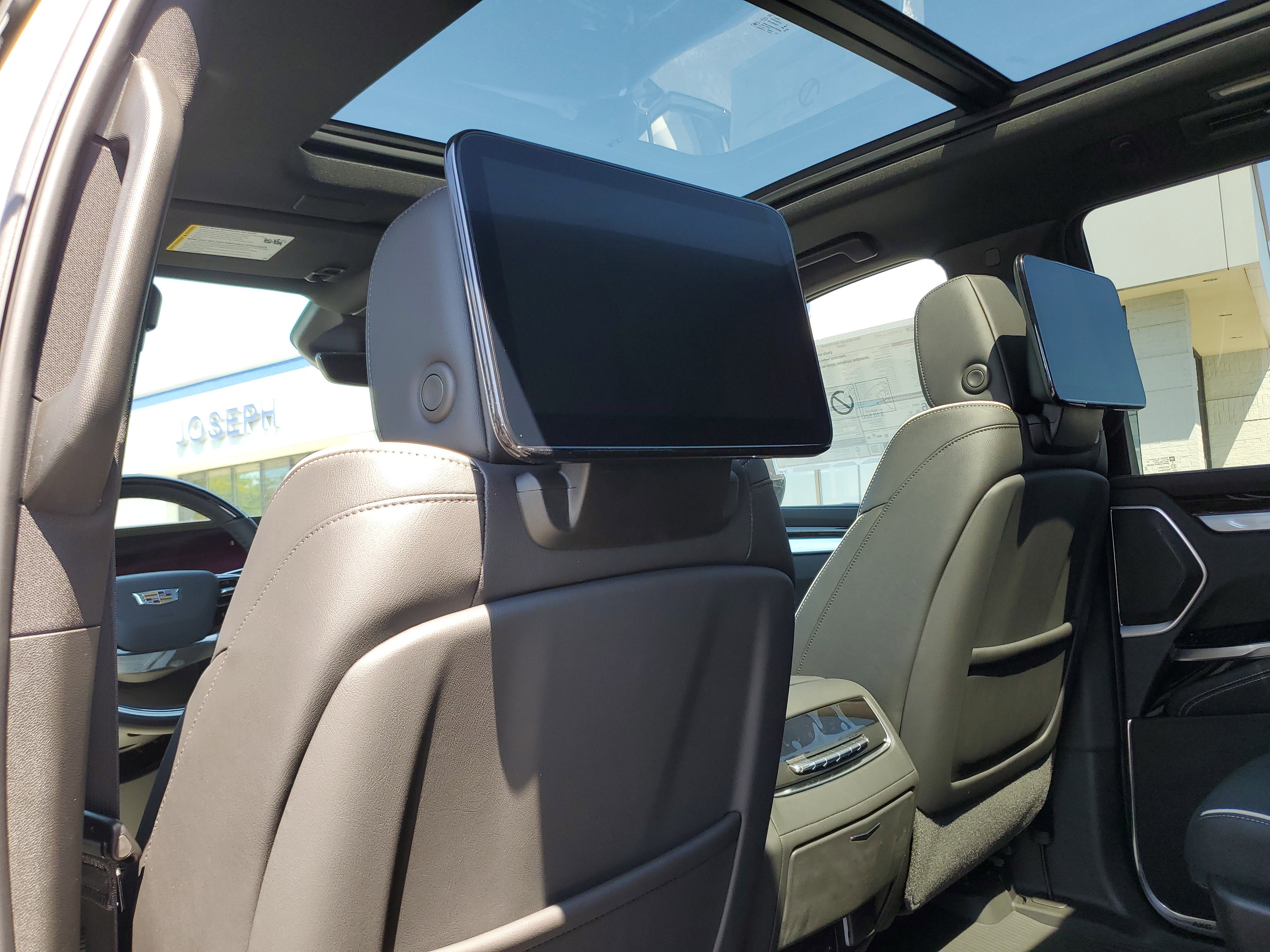 New 2025 Cadillac Escalade Premium Luxury w/ LPO, Radiant Package image 11