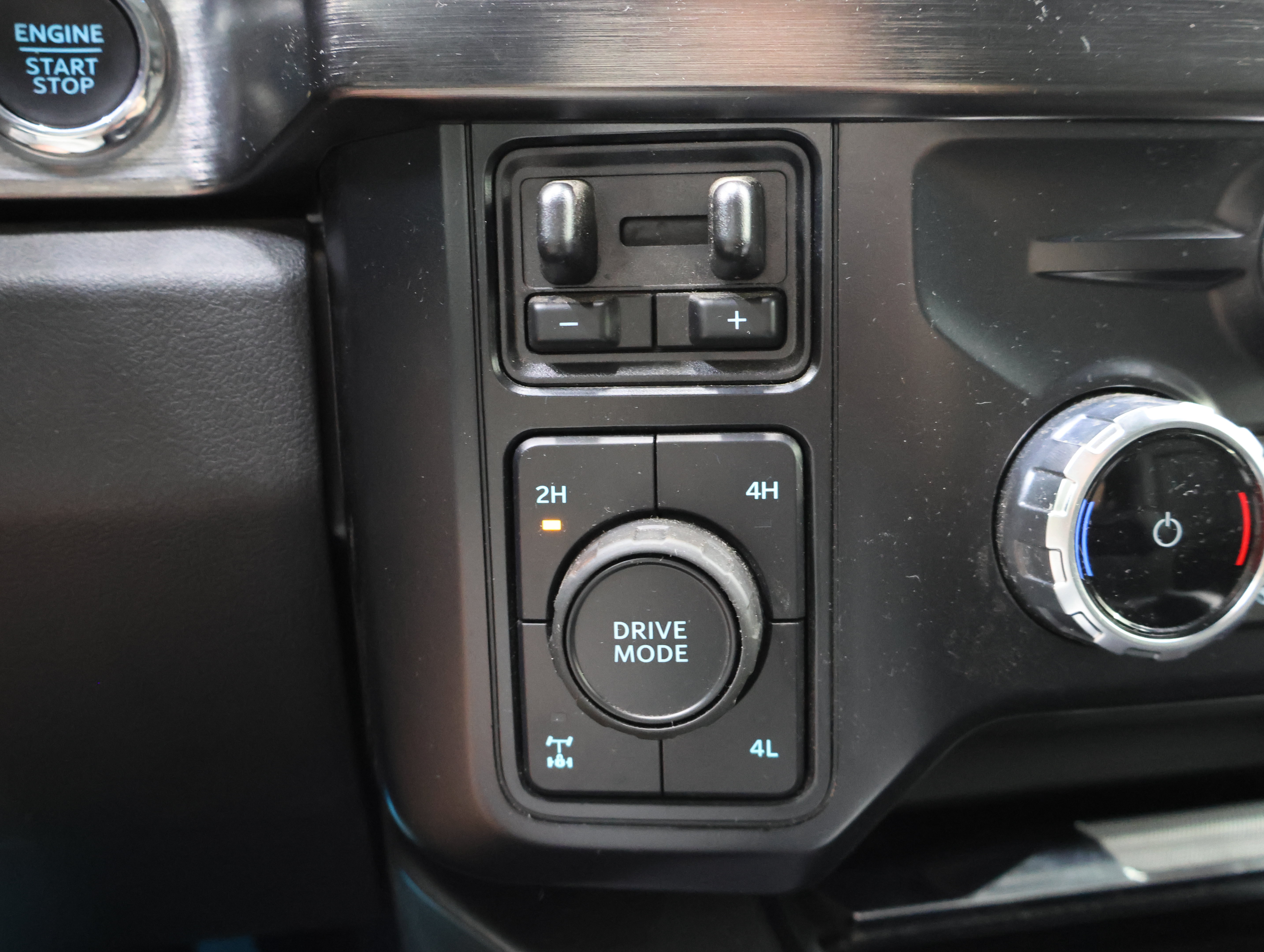 Used 2023 Ford F350 Lariat w/ Lariat Ultimate Package AWD/4WD image 52