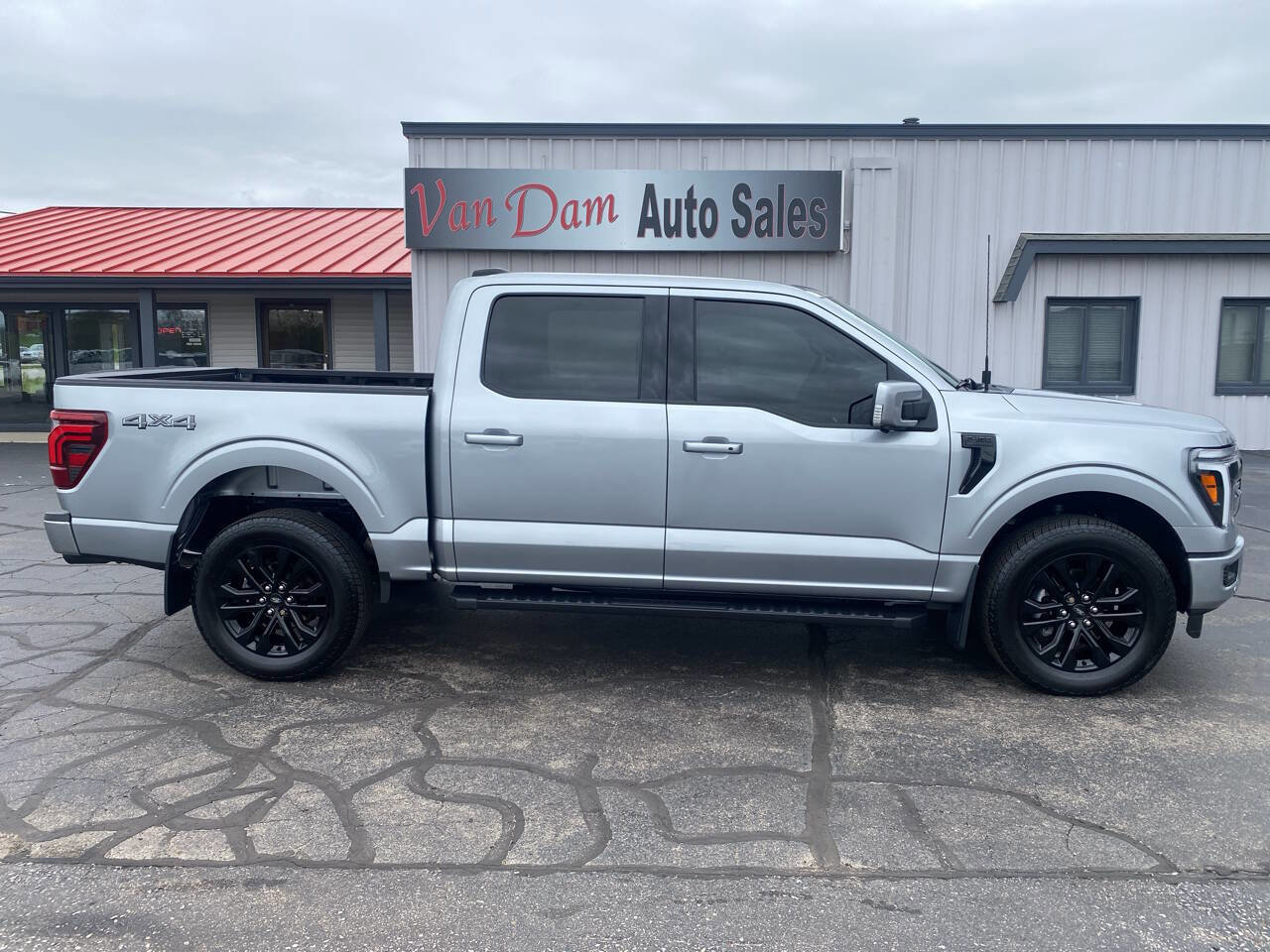 Used 2025 Ford F150 Lariat AWD/4WD image 1
