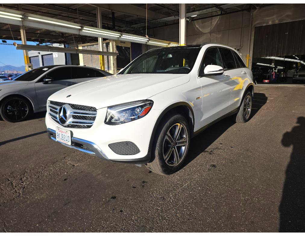 Used 2019 Mercedes-Benz GLC 350e 4MATIC w/ Premium Package image 3