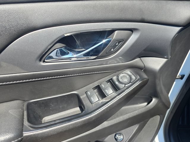 Used 2023 Chevrolet Traverse LT w/ Rear Camera Mirror Package AWD/4WD image 12