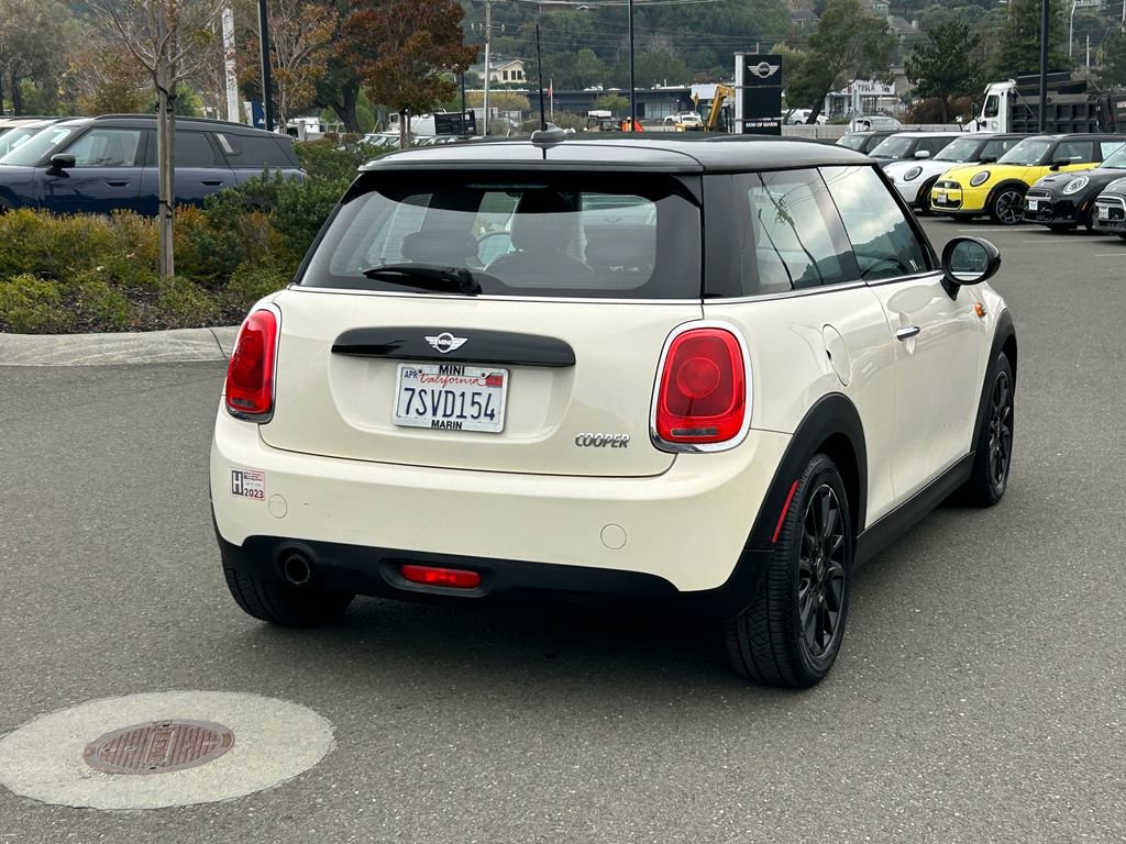 Used 2016 MINI Cooper 2-Door Hardtop image 5