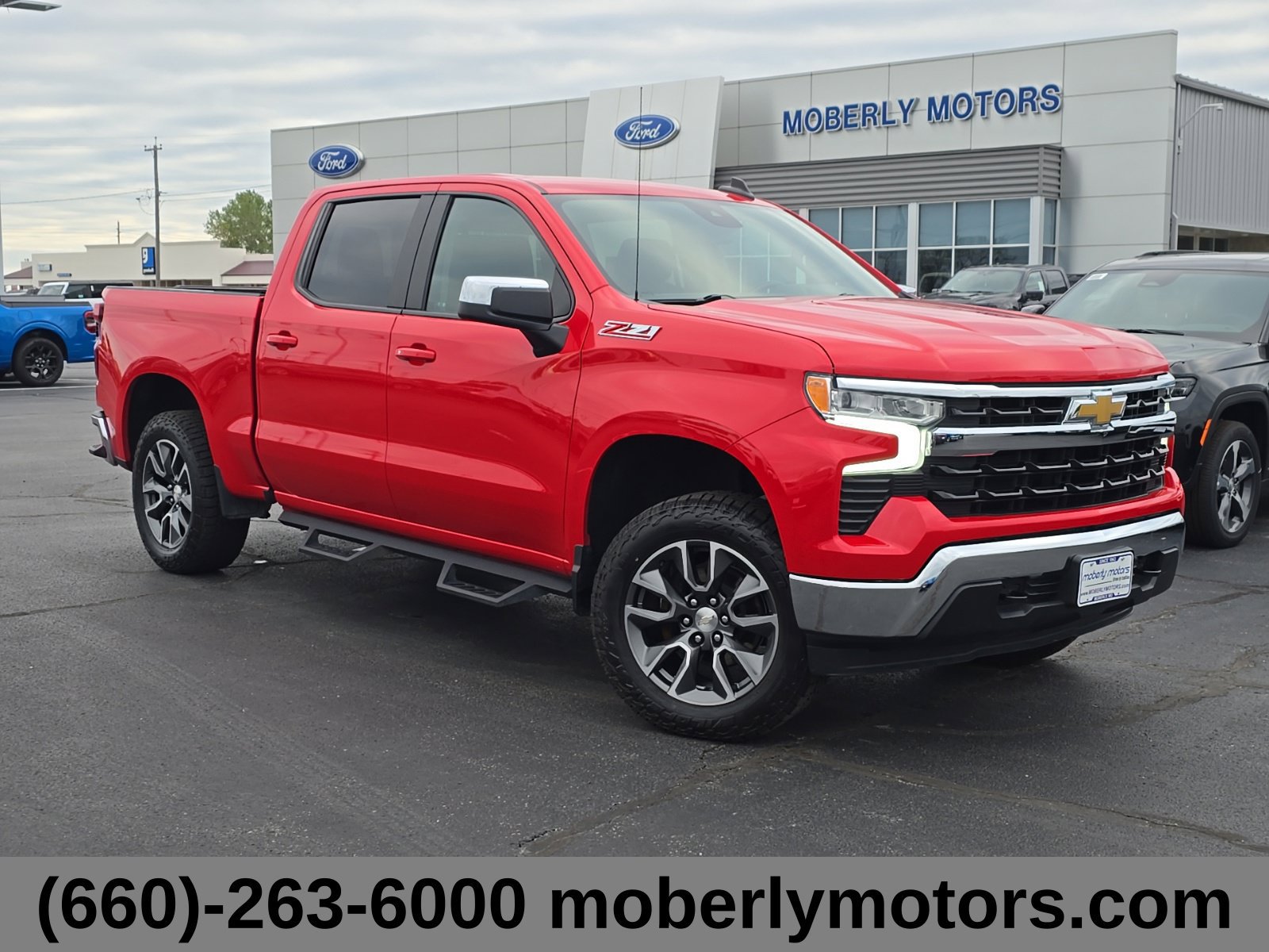 Used 2022 Chevrolet Silverado 1500 LT AWD/4WD image 1