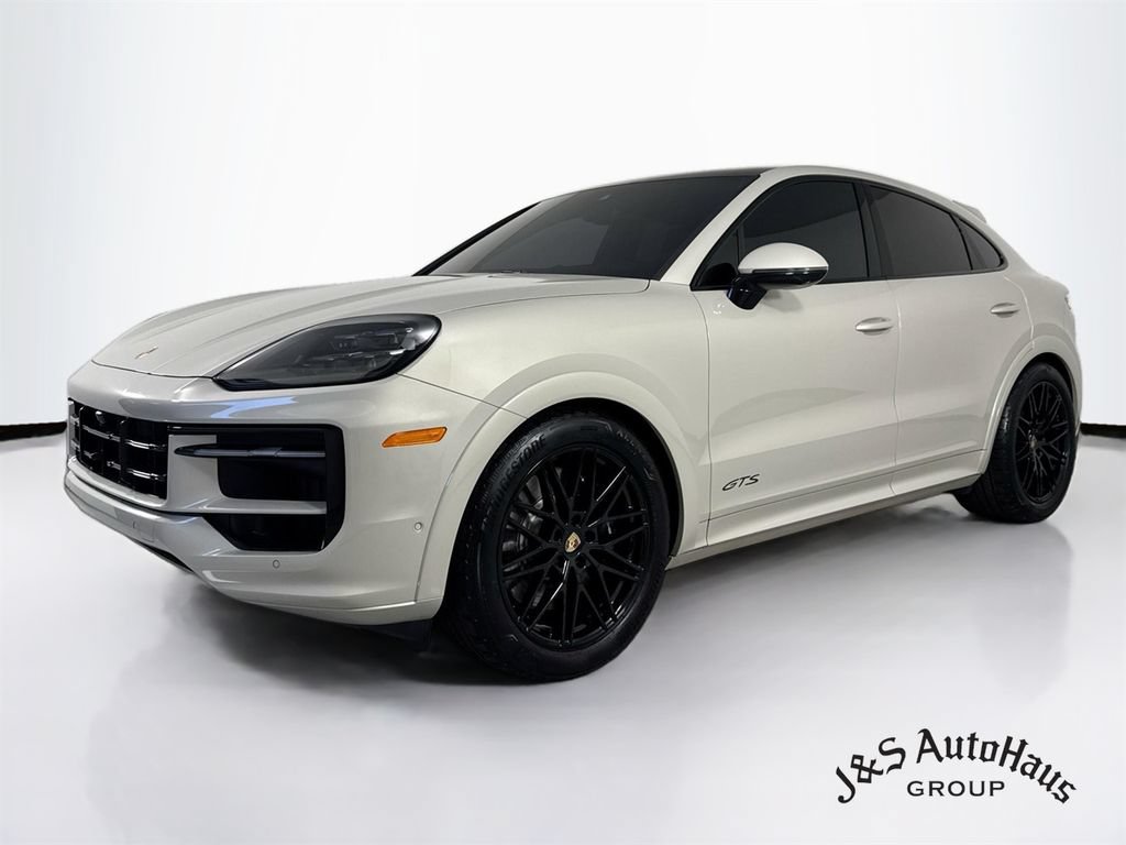 Used 2025 Porsche Cayenne GTS AWD/4WD image 3