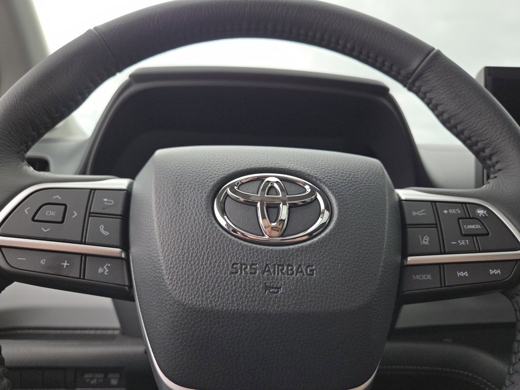 New 2026 Toyota Sienna XLE image 32