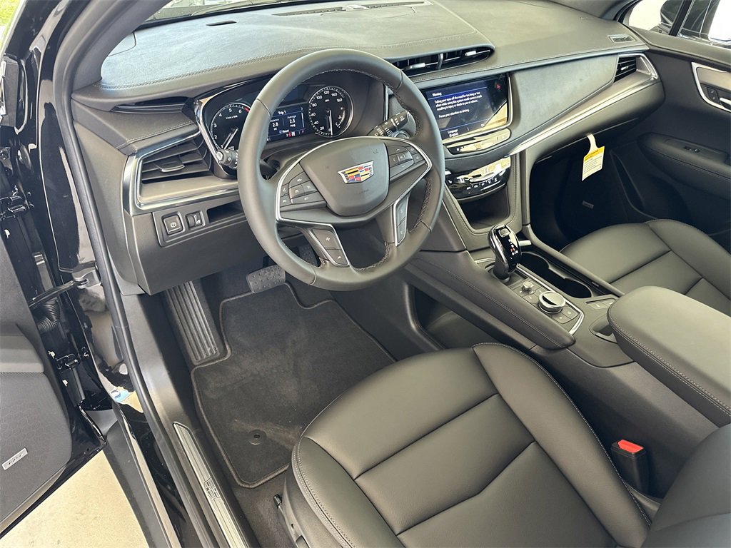 New 2026 Cadillac XT5 Luxury image 13