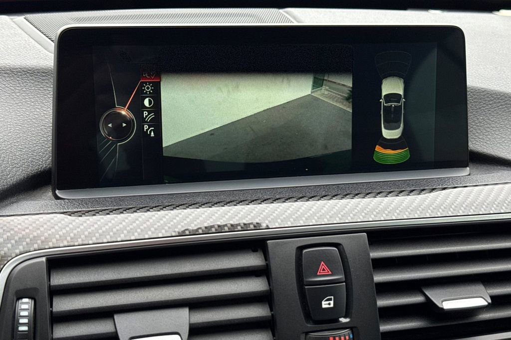 Used 2016 BMW M4 Convertible image 21