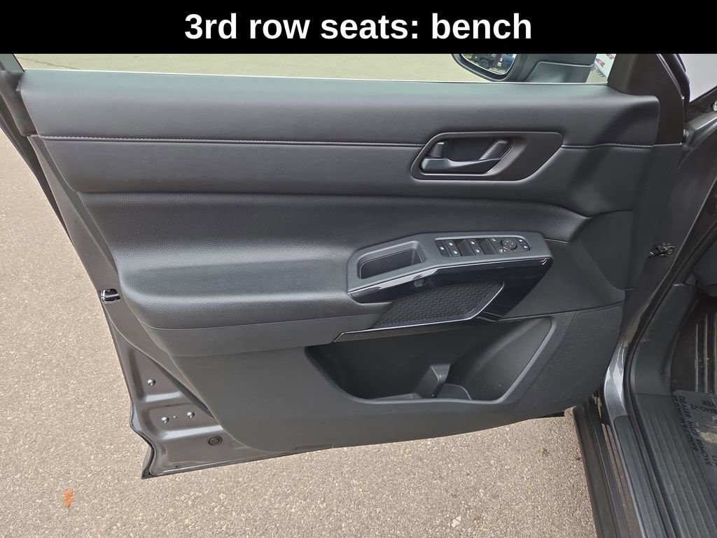 Used 2024 Nissan Pathfinder S image 13