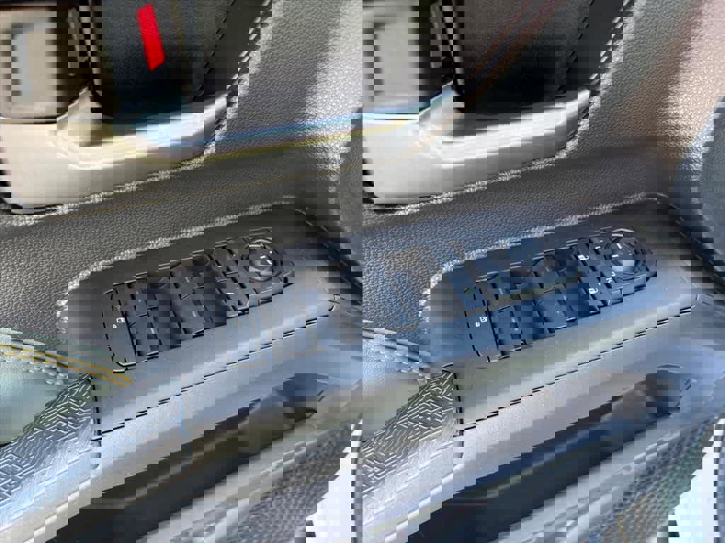 Used 2025 Toyota Tacoma Trailhunter Hybrid image 21