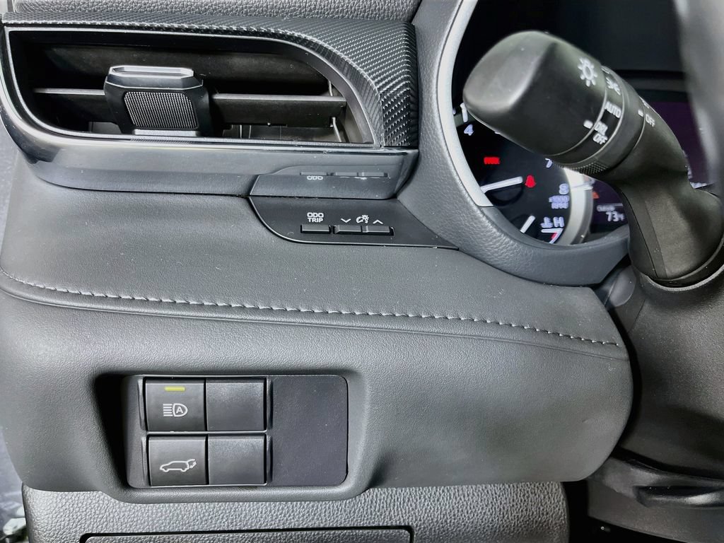 Used 2021 Toyota Highlander XSE AWD/4WD image 13