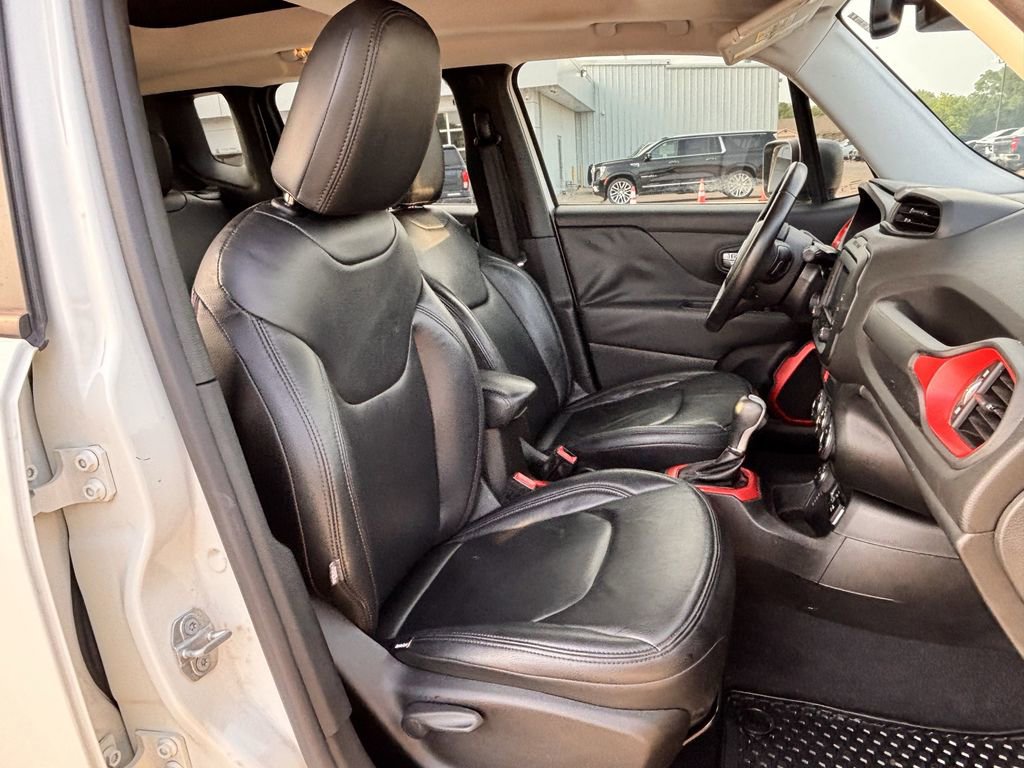 Used 2017 Jeep Renegade Trailhawk AWD/4WD image 30