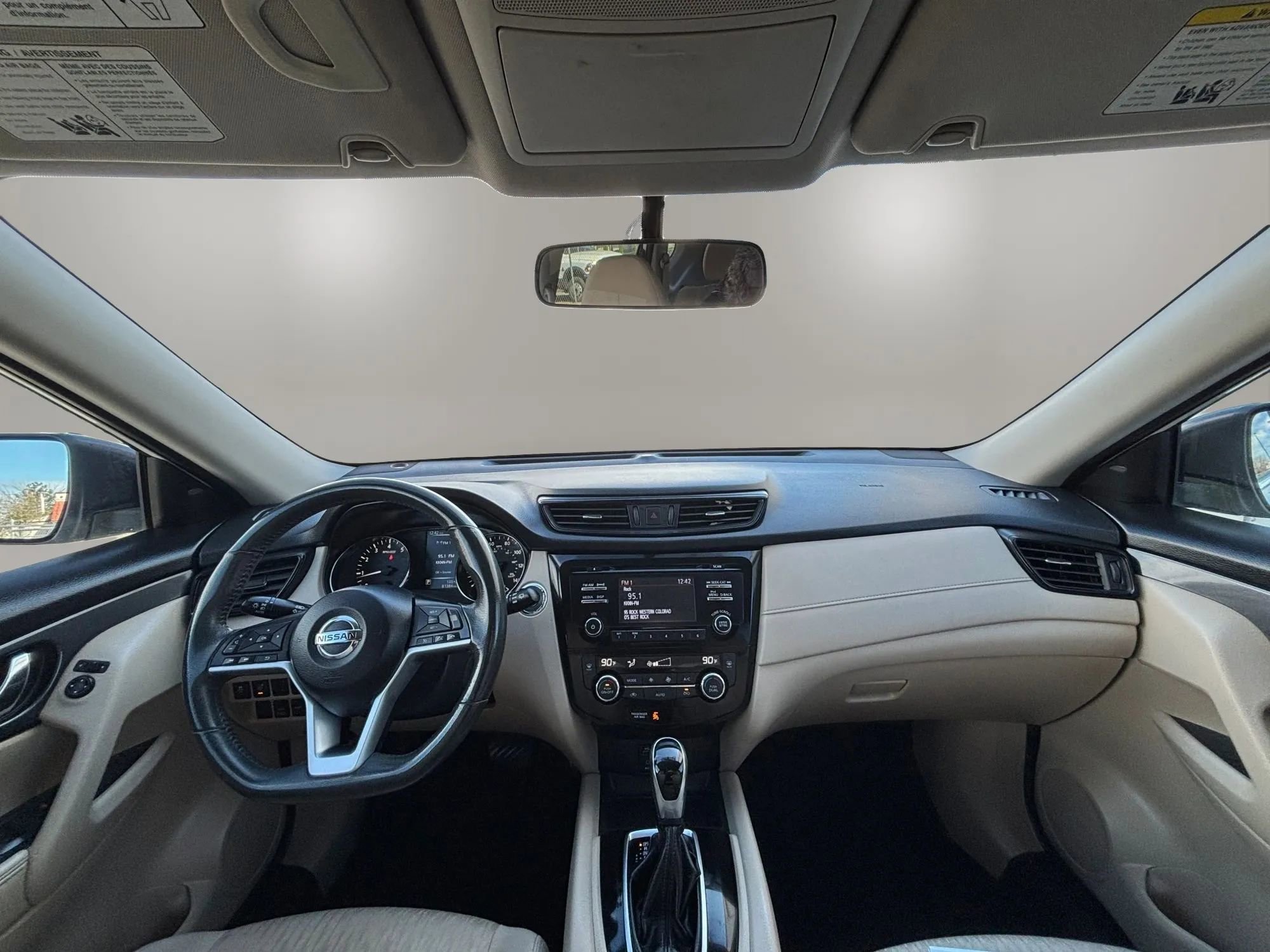 Used 2017 Nissan Rogue SV image 18