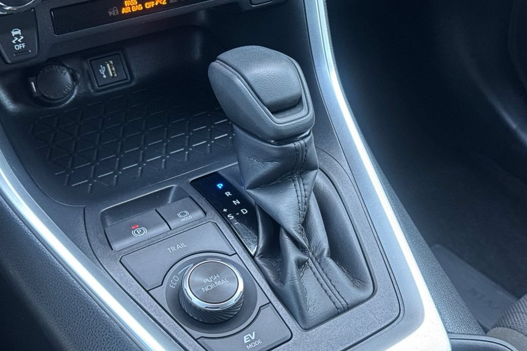 Certified 2025 Toyota RAV4 XLE AWD/4WD image 21