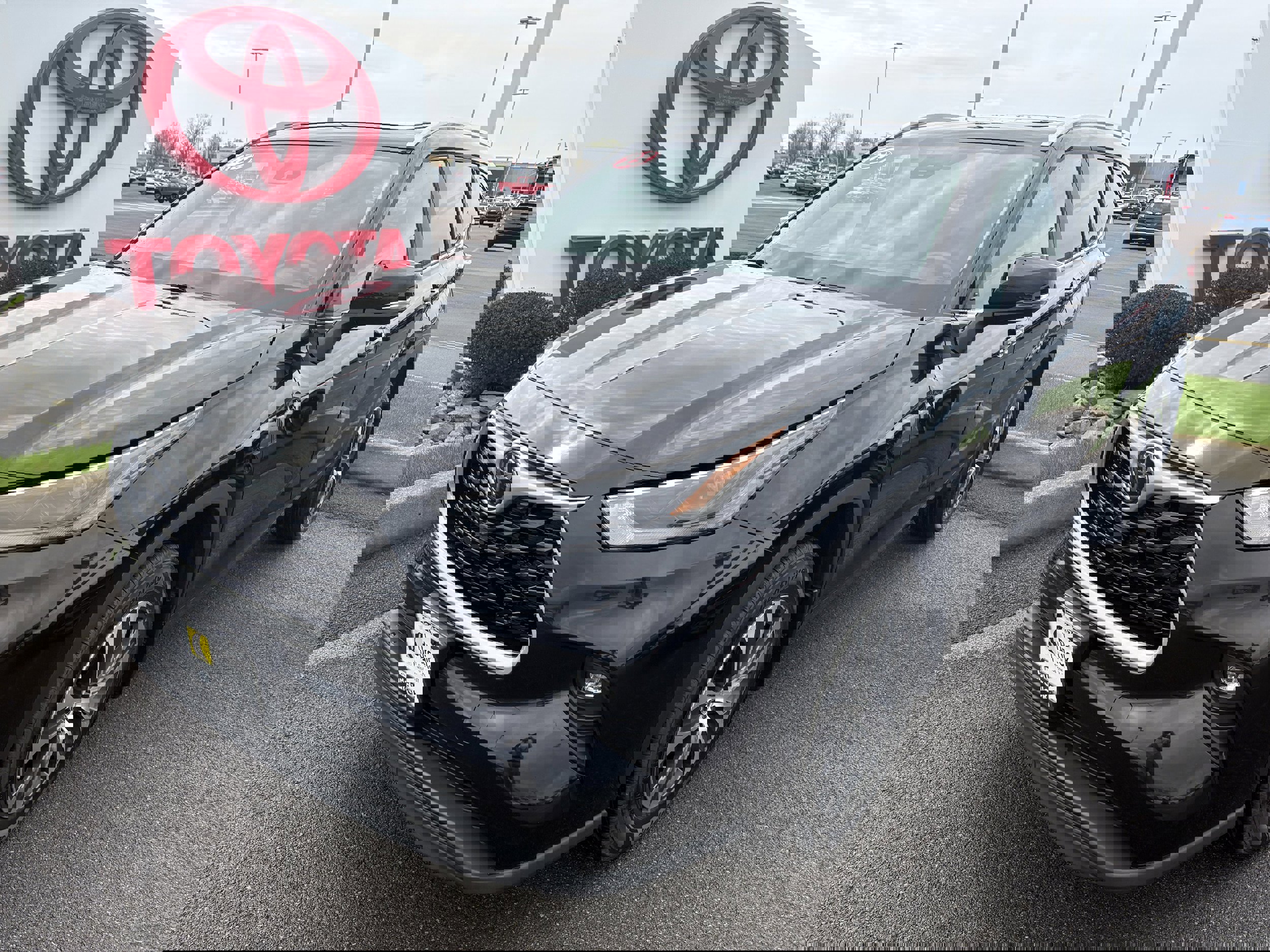 Used 2023 Toyota Highlander XLE