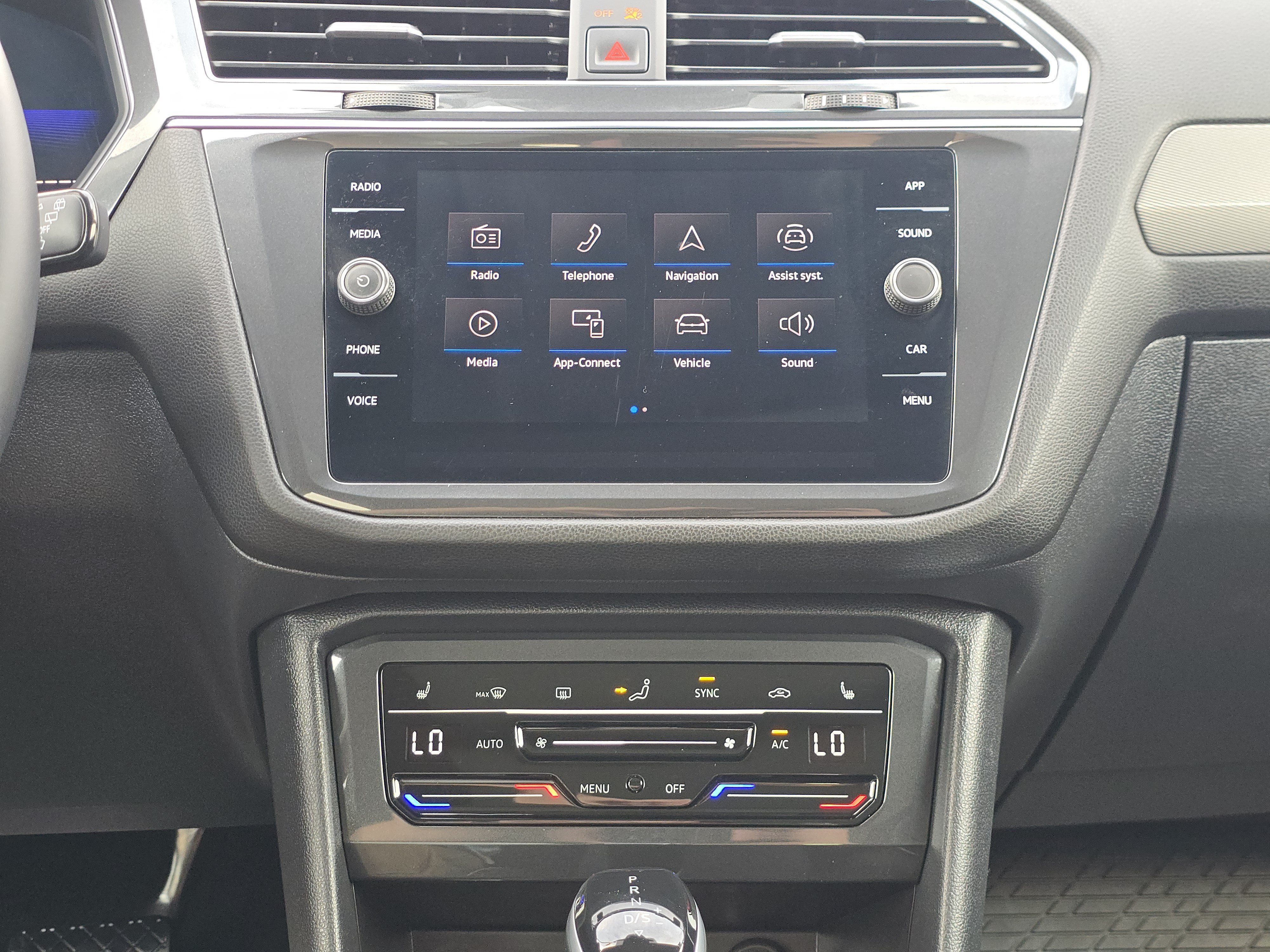 Certified 2023 Volkswagen Tiguan SE w/ Panoramic Sunroof Package AWD/4WD image 25