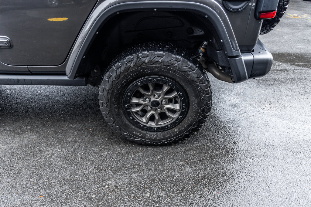 Used 2022 Jeep Wrangler Unlimited Rubicon w/ Dual Top Group AWD/4WD image 16