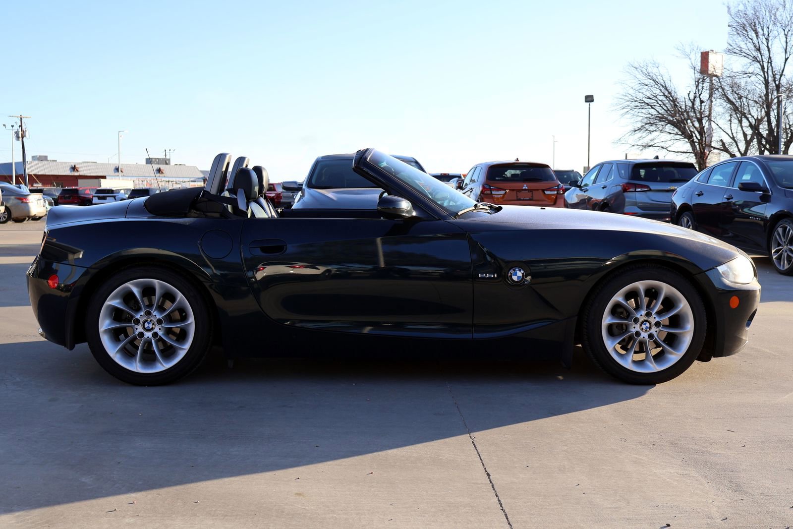 Used 2005 BMW Z4 2.5i image 10