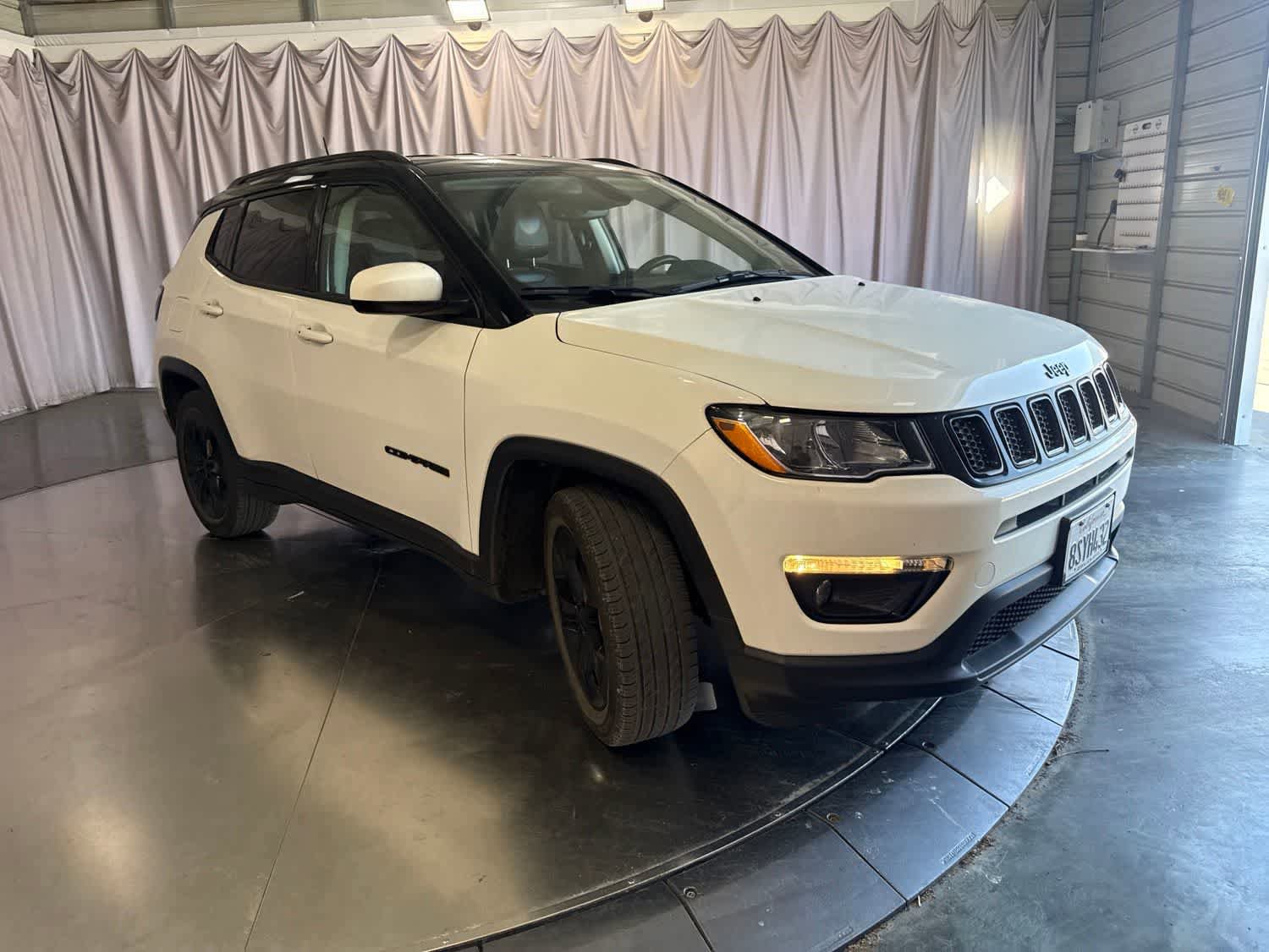 Used 2021 Jeep Compass Latitude FWD image 3