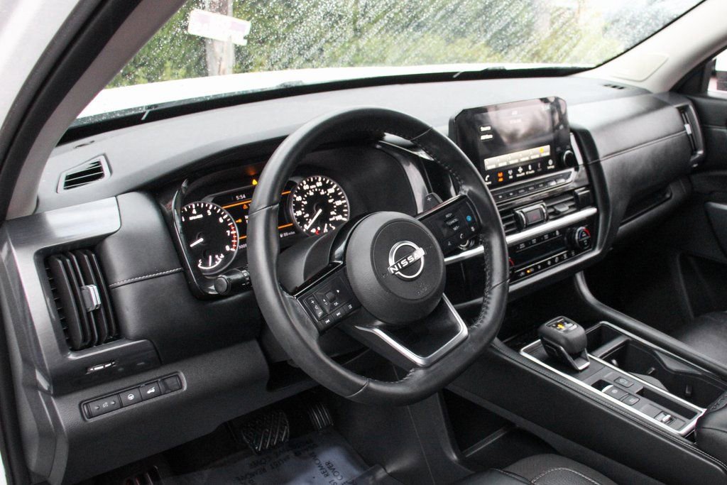 Used 2024 Nissan Pathfinder SL w/ SL Premium Package image 19