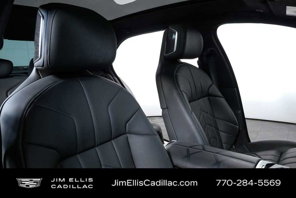 Used 2023 BMW 760i xDrive image 22