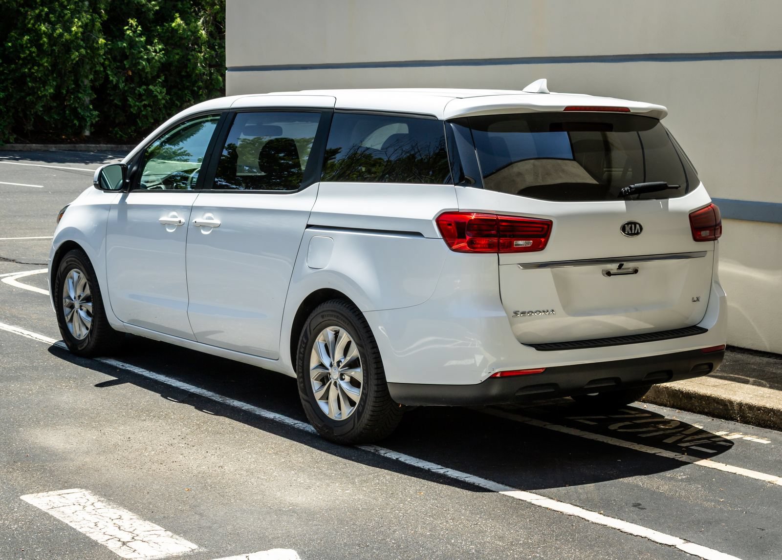 Used 2020 Kia Sedona LX FWD image 5