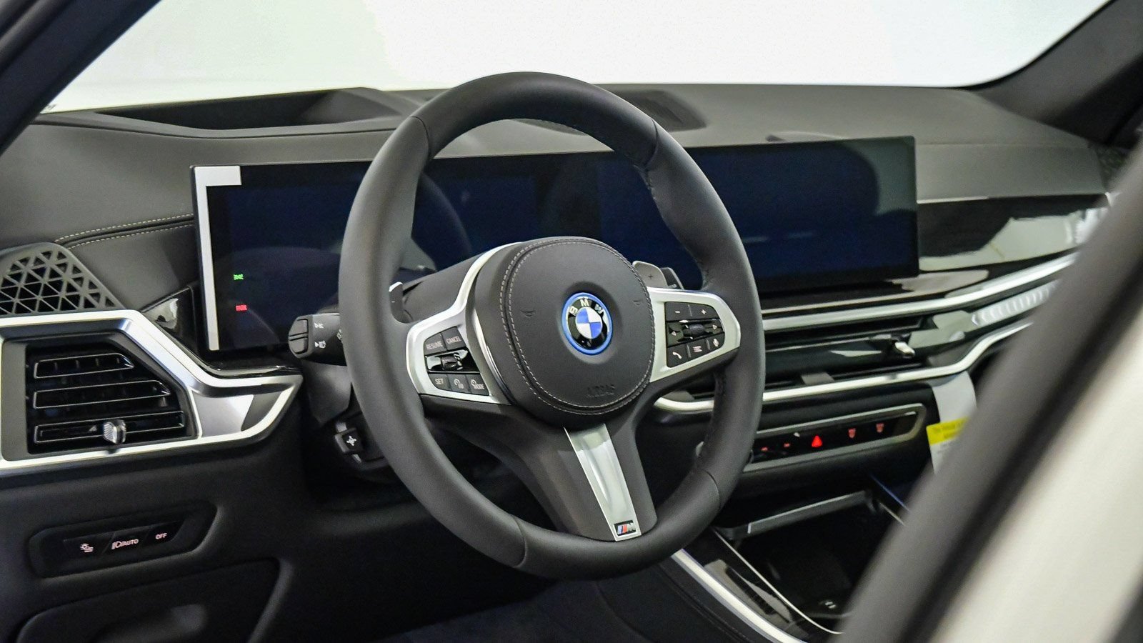 New 2026 BMW X5 xDrive50e w/ M Sport Package AWD/4WD image 17