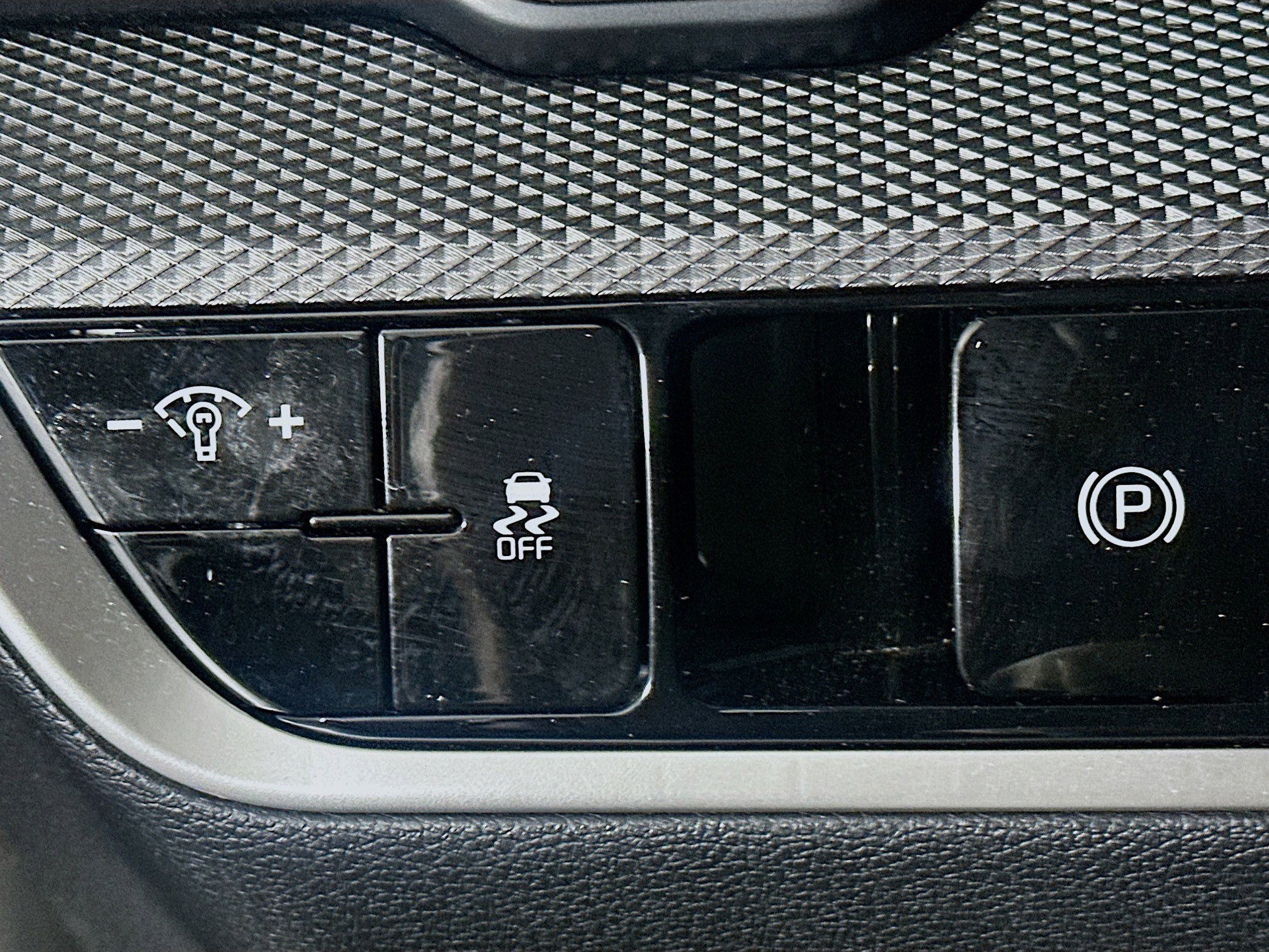 Used 2025 Kia Sportage LX image 16