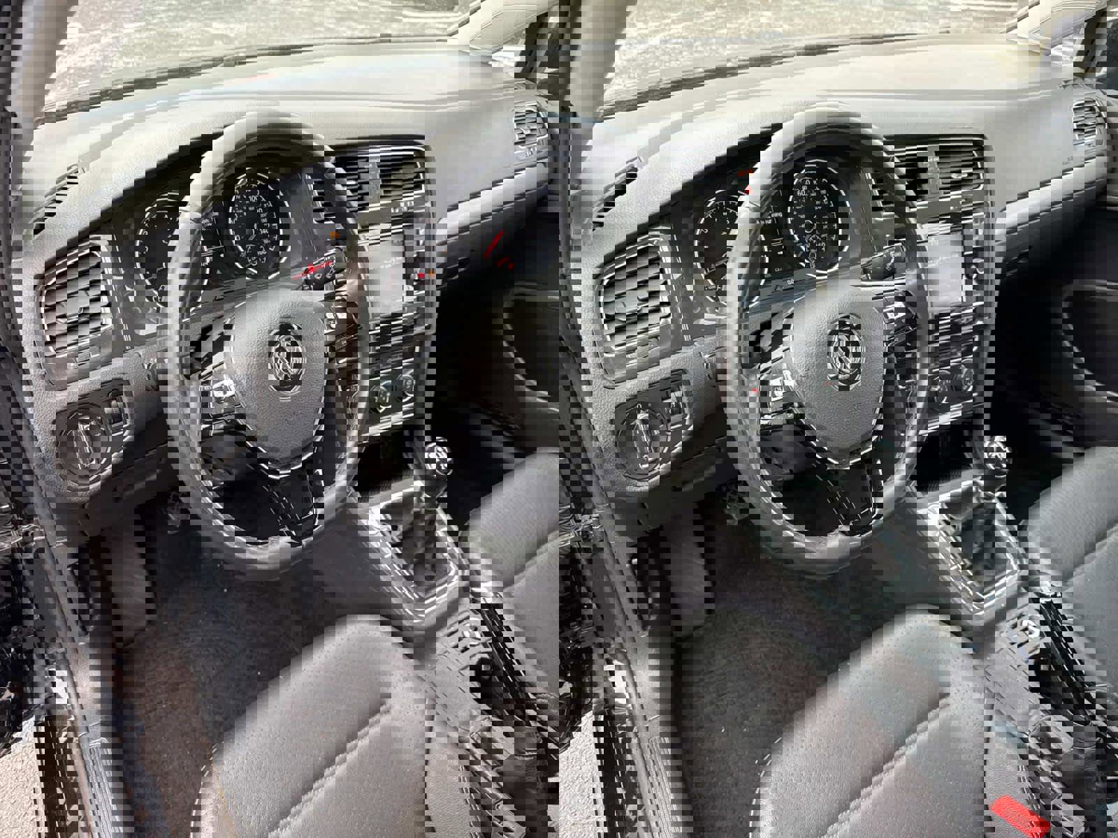 Used 2021 Volkswagen Golf 4-Door image 21